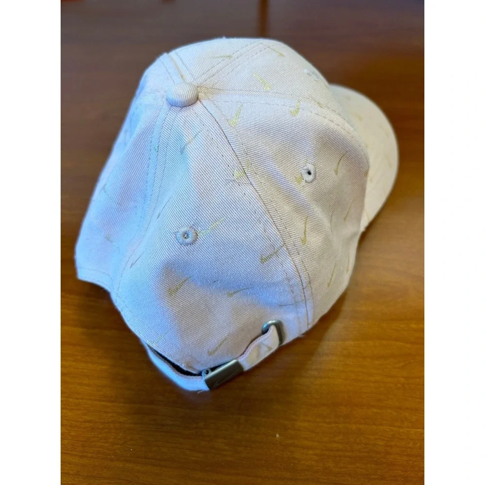 Women's S1ze Nike True Size adjustable‎ cap with logo pattern